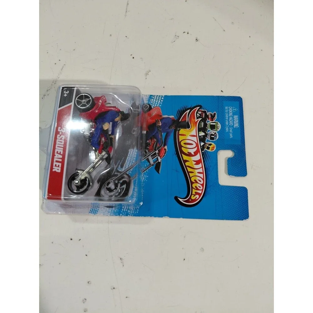 NIP Hot Wheels Die Cast 3 Squealer Trike Motorcycle w/Rider